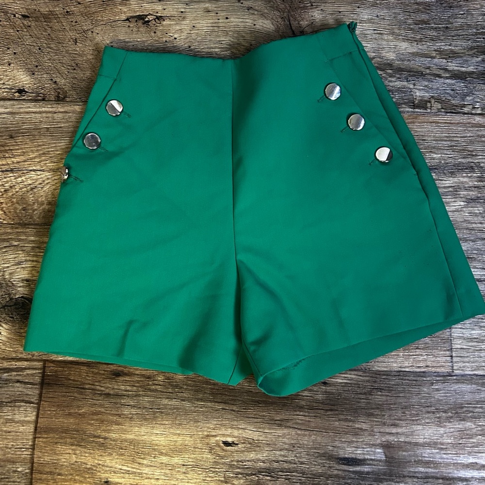 Zara Green Women's High-waisted Shorts with Button Detail Sz 4
